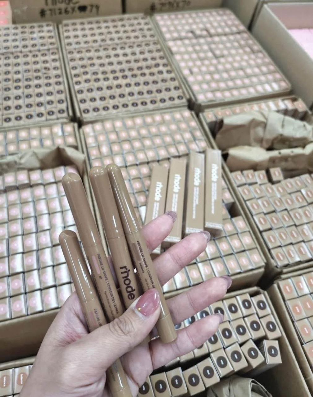 π RHODE COSMETICS PALLET VIRAL BEAUTY BESTSELLERS - Image 2