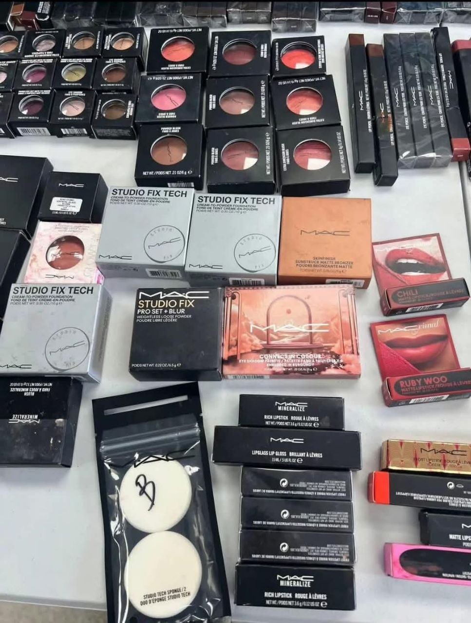 MAC Cosmetics Pallet Professional - Image 4